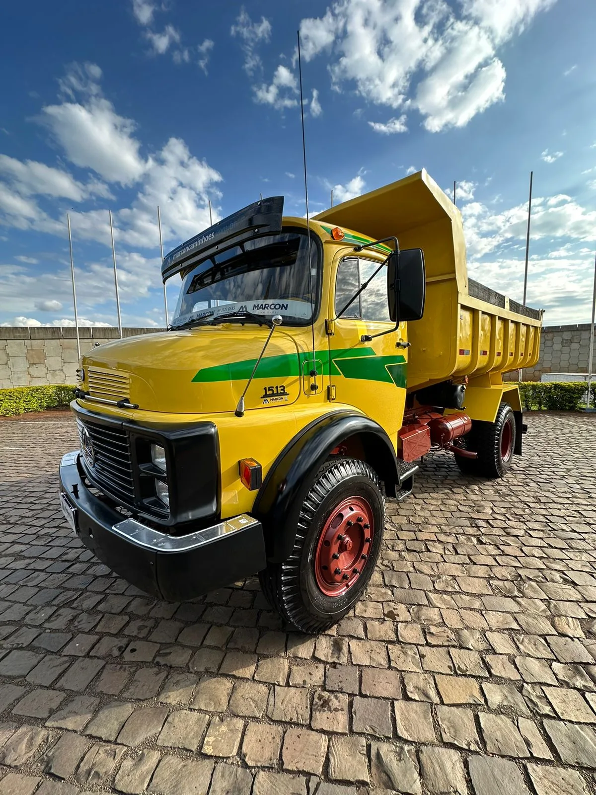 Mercedes Benz L 1513 Basculante Marcon Caminhões